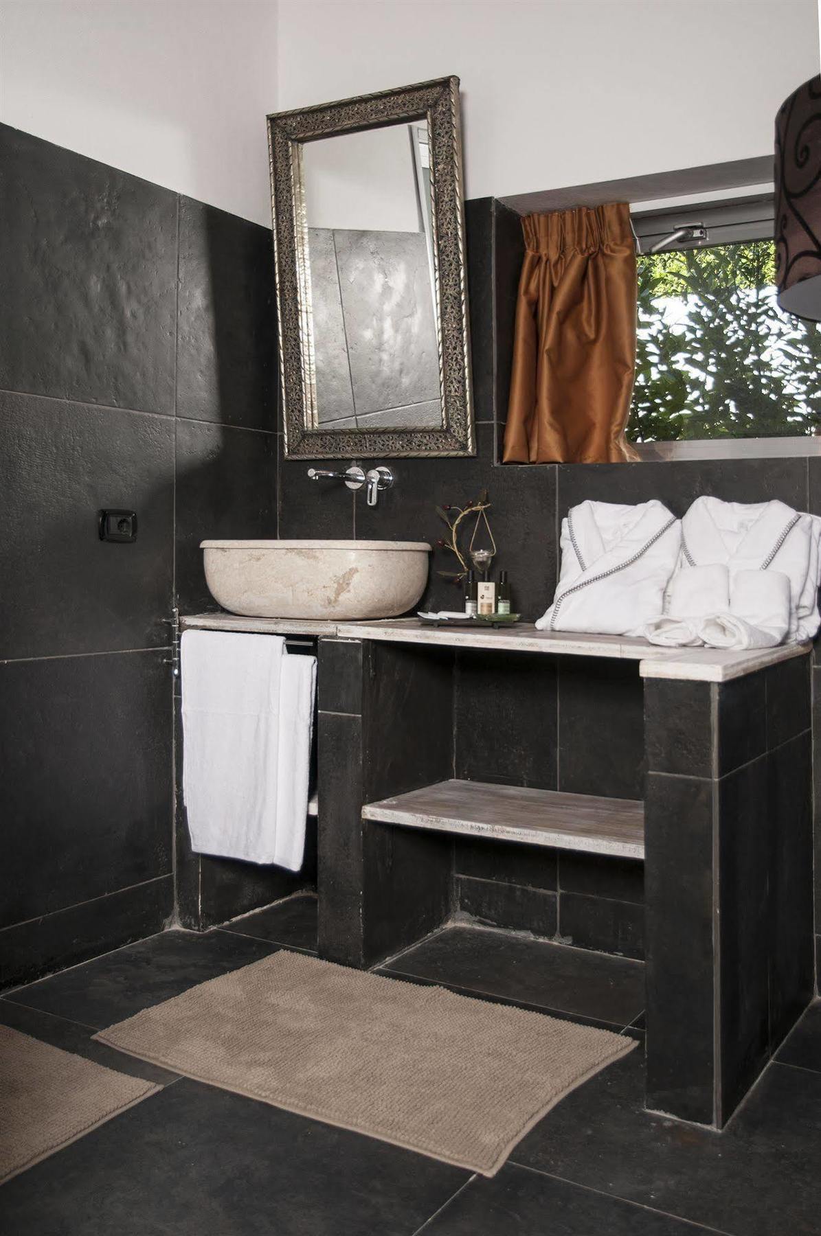 Seven Maze Charming House Bed & Breakfast บารี ภายนอก รูปภาพ